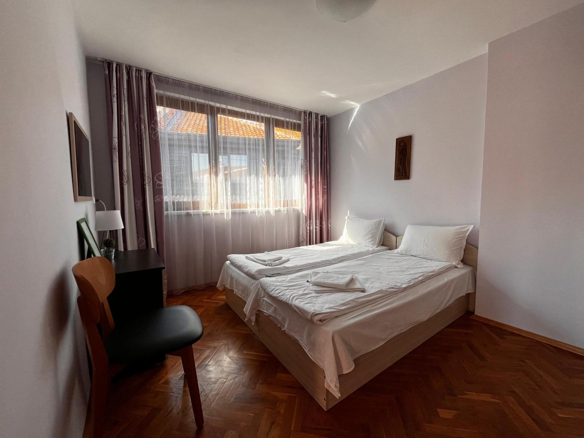 נסבר Guest House Lilly מראה חיצוני תמונה
