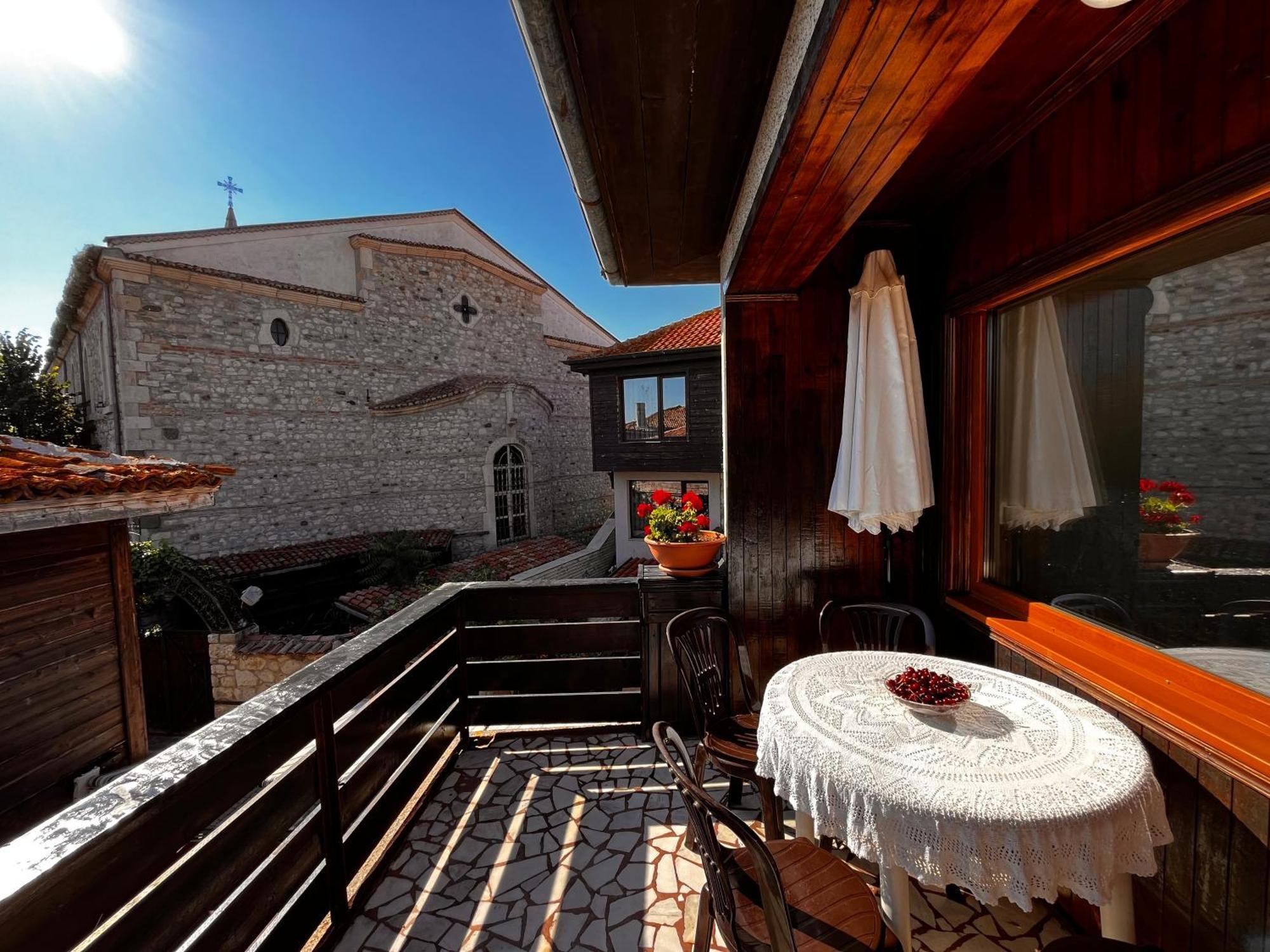 נסבר Guest House Lilly מראה חיצוני תמונה